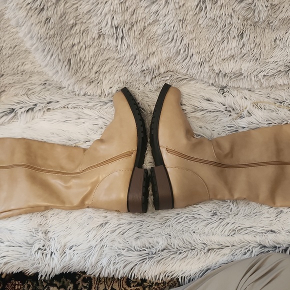 Tan 1 and 1/4" heel, zip up with laces boots - Picture 4 of 5